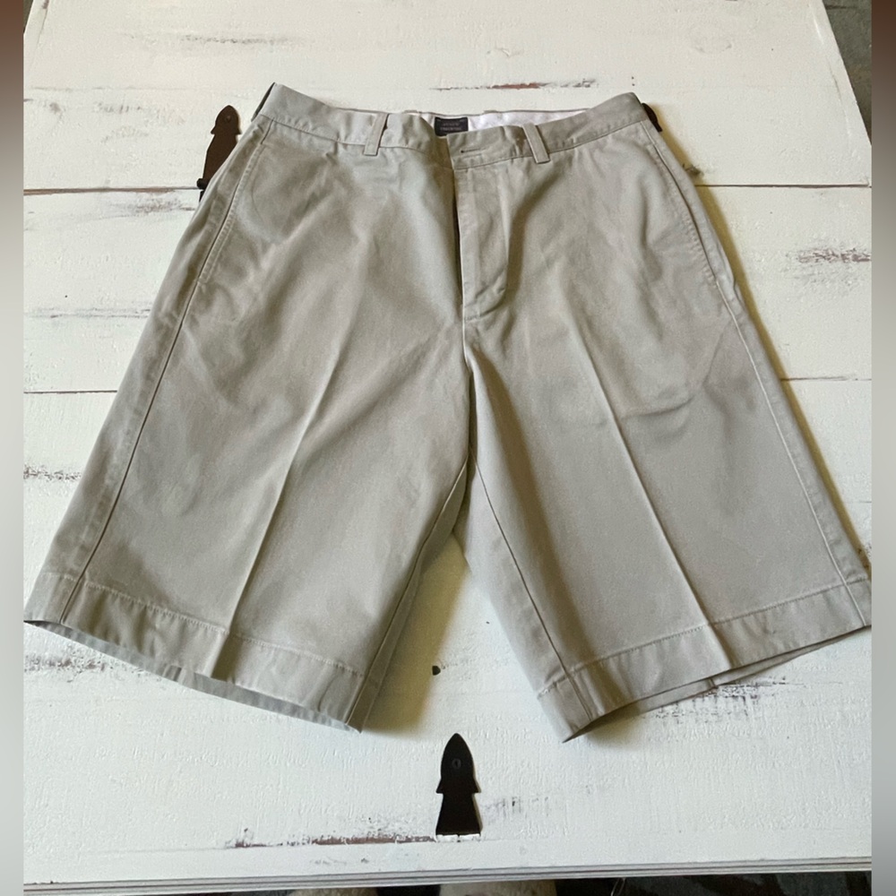 Men's J.Crew essential shorts. Size 32 in Khaki